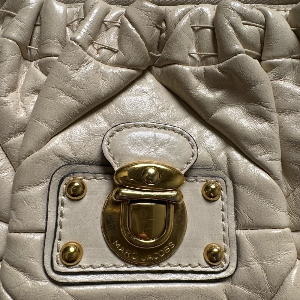 Marc Jacobs Cream Quilted Leather Shoulder Bag with Top Zip Gold Chain Hardware - Picture 12 of 14